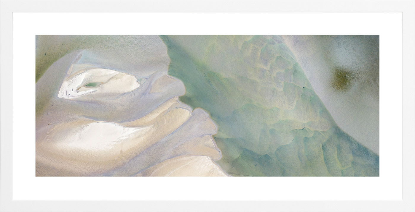"Pastel river #2" (Orsolya Haarberg) | hvit treramme u/glass