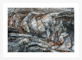 "Waving rocks" (Orsolya Haarberg) | hvit treramme m/ArtGlass