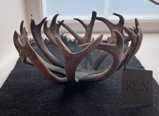 Original work of ART by Orsolya Haarberg. REiN bowl made from cleaned reindeer antler (semi‑domesticated Rangifer tarandus) from Jotunheimen, Norway, combined with epoxy and spray‑painted white.